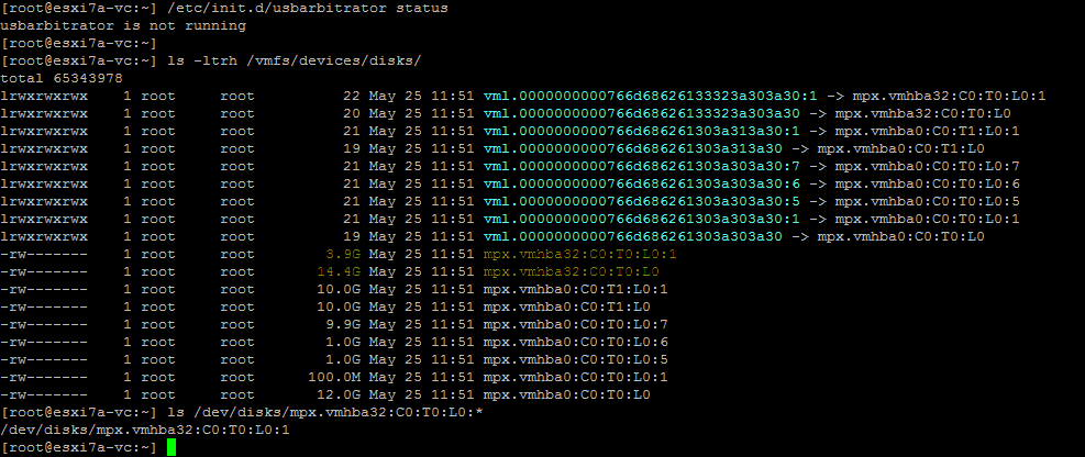 Visualización de los dispositivos de disco conectados a un host ESXi para identificar una unidad flash USB