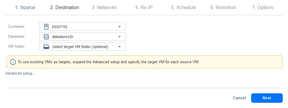 Selección de un host ESXi y un almacén de datos para almacenar una réplica de VM (máquina virtual clonada)